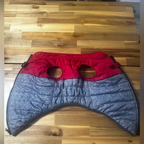 BAILEY AND BELLA Winter Dog Coat w/ Leash Rings (Lg but fits like Sm-Md) - Picture 4 of 6